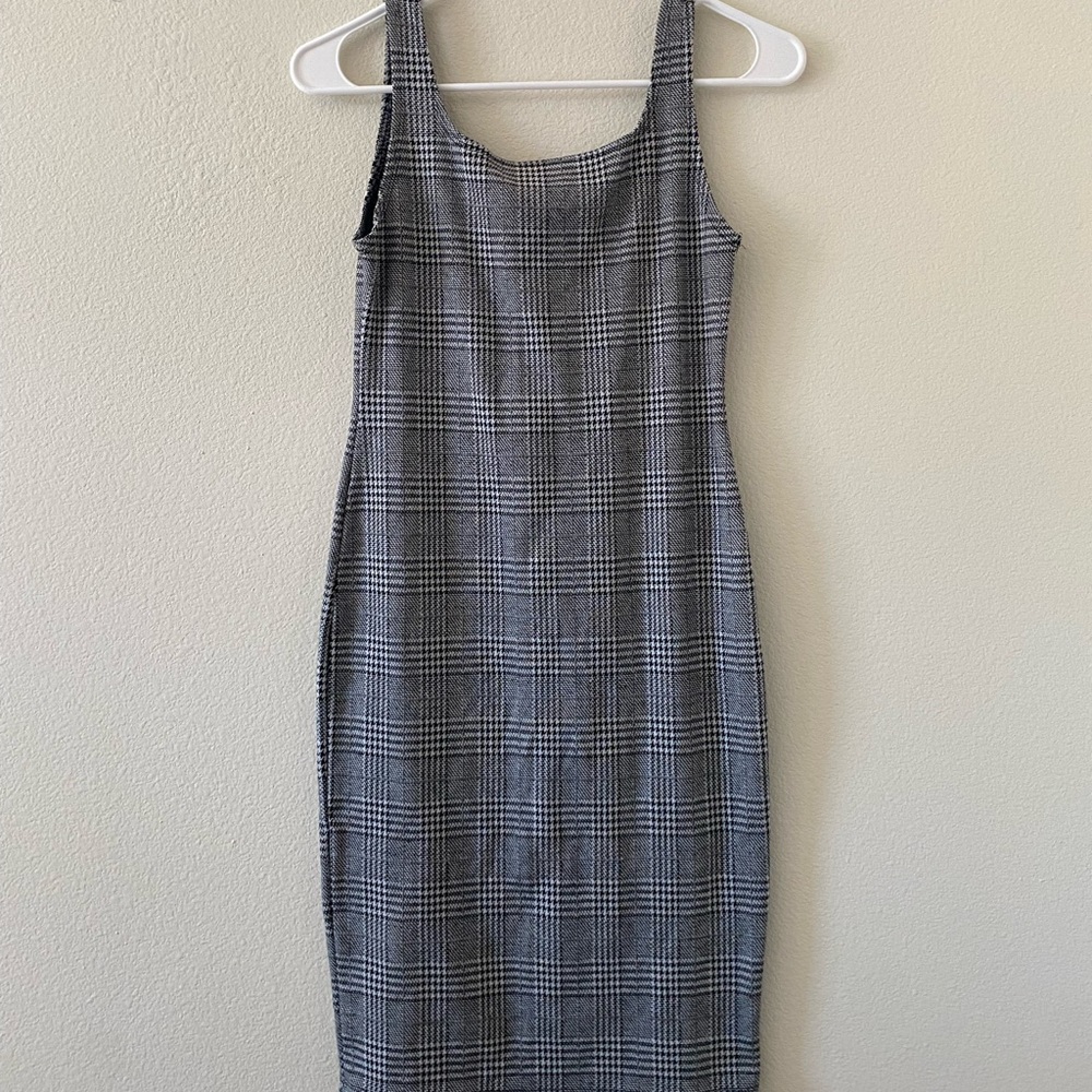 women’s plaid dress w zipper & slit in the back